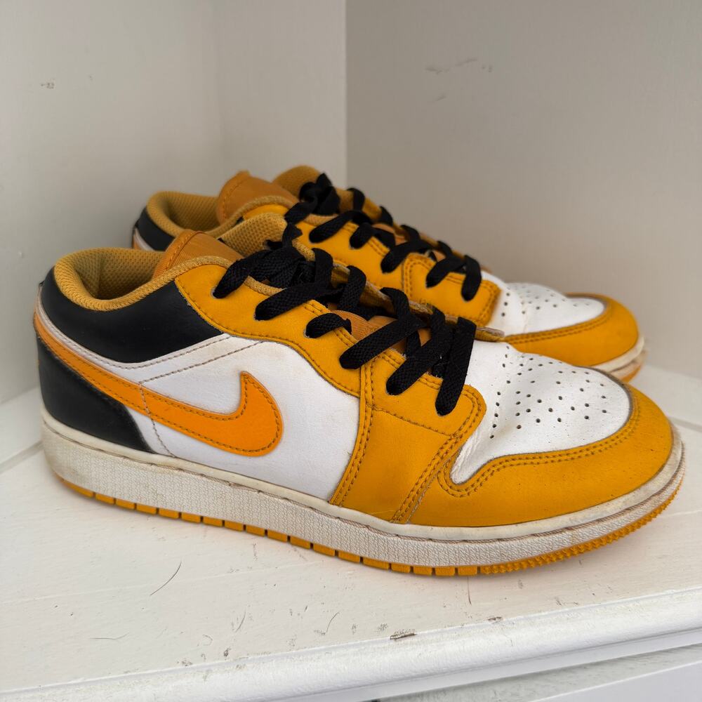 Air Jordan 1 Taxi low sneakers